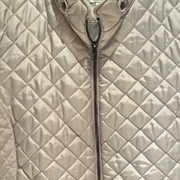 17. WOMENS WESTPORT XL QUILTED VEST - Picture 4 of 7